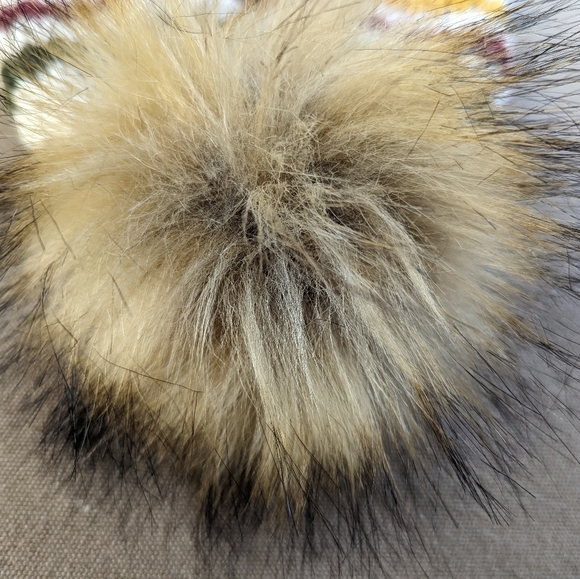 Striped Winter Hat with pompom - Picture 4 of 4